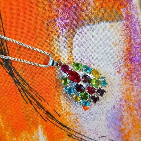 GORGEOUS PENDANT STERLING SILVER CHAIN WITH GARNET PERIDOT AND AMYTHYST STONES!!